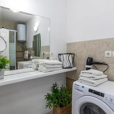 Appartement Radalj Iii